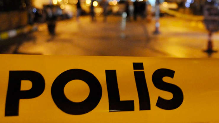 Kadın kıyafeti giyip sokağa çıkan adam panik yarattı