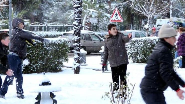 Kar tatili 15 Aralık | Okullar tatil mi (O ilden açıklama geldi)
