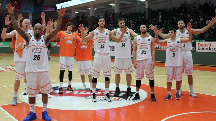 Banvit averajla lider