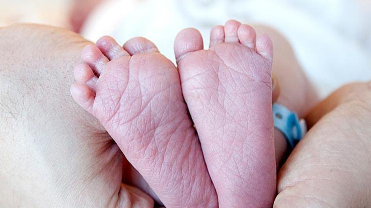 Çocukken yumurtalığı dondurulan kadın çocuk sahibi oldu