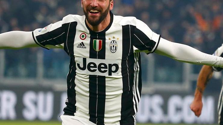 Juventus zirvede tek başına