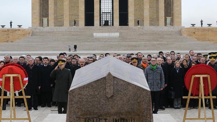 İsmet İnönü 43. ölüm yıl dönümünde mezarı başında anıldı
