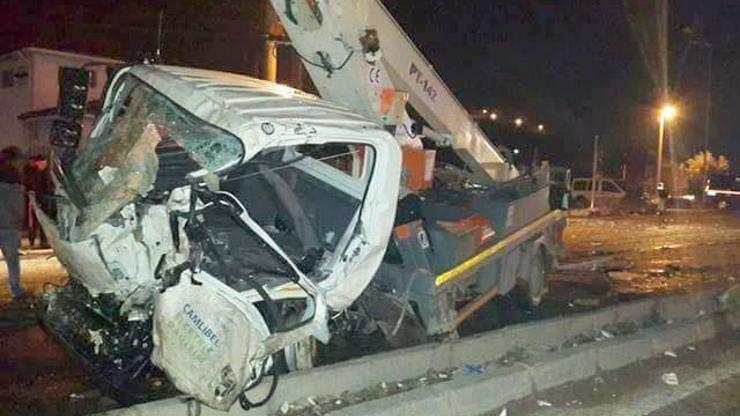 Yolcu otobüsü ile kamyonet çarpıştı: 1 ölü, 4 yaralı