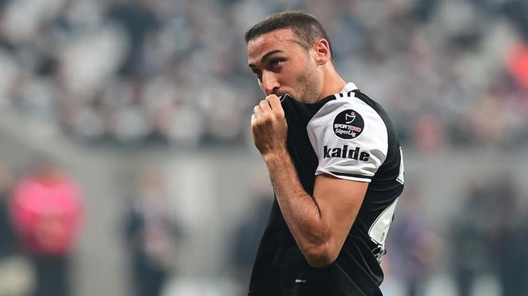 Beşiktaşı Cenk Tosun taşıyor