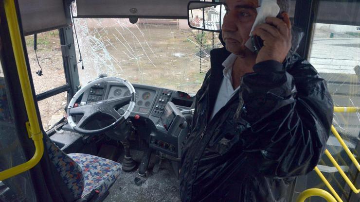 Otobüs şoförü direksiyon başında bayıldı