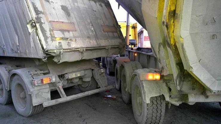 Korkunç kaza 2 TIR arasına sıkıştı