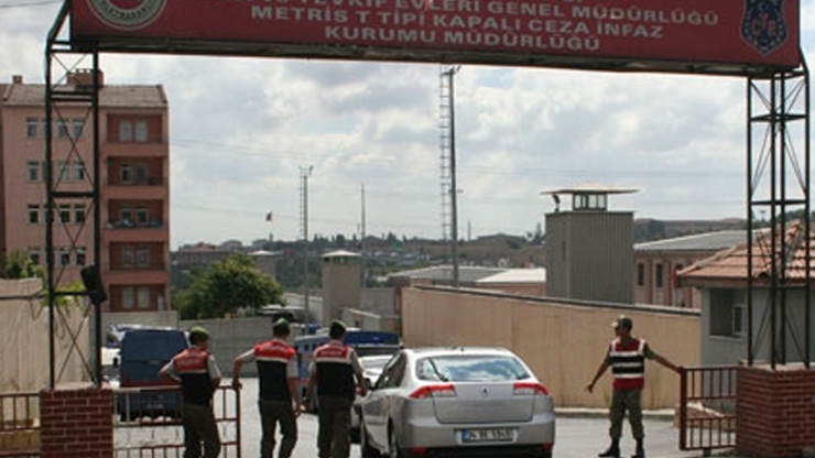 Kardeşiyle yer değiştirip Metristen firar etti