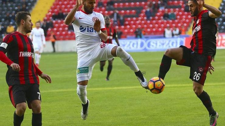 İbrahim Üzülmezden futbolculara sert mesaj