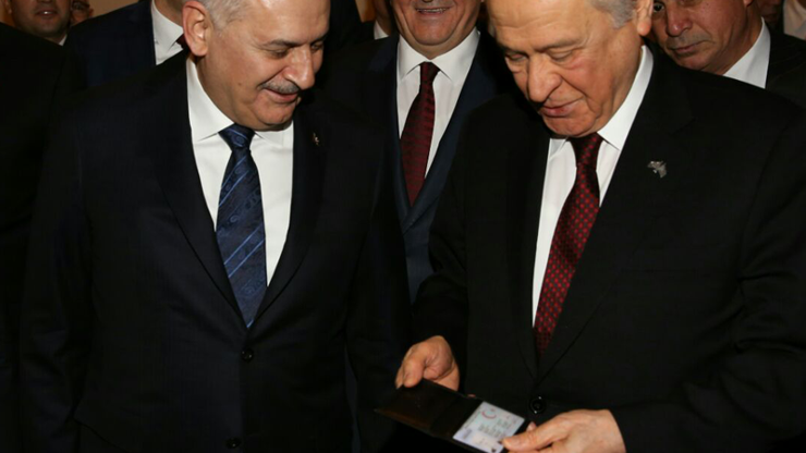 Binali Yıldırım, Devlet Bahçeliye dijital kimliğini verdi