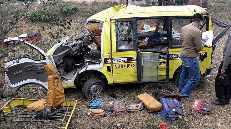 Hindistanda servis faciası: 24 çocuk ölü