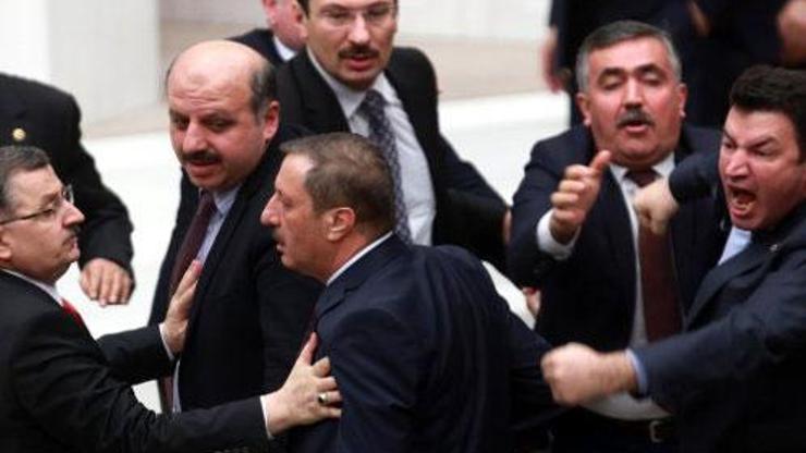 Mecliste bakan pazarlığı kavgası çıktı
