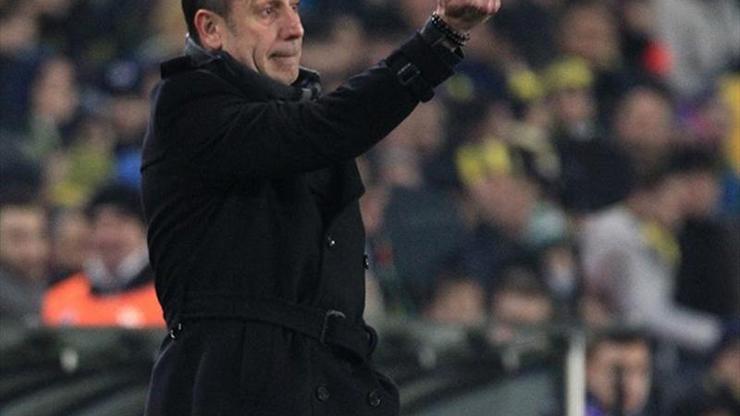 Abdullah Avcı kötü futbol için özür diledi