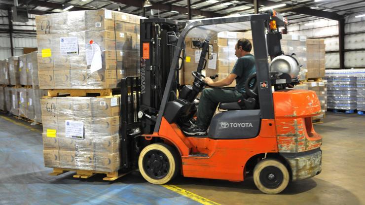 Sahibi olduğu fabrikada forklift tarafından ezildi