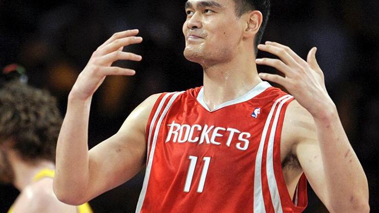 Yao Mingin 11 numaralı forması emekli edildi
