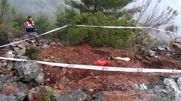 Dalamanda ormanda hazine arayan definecilere suçüstü