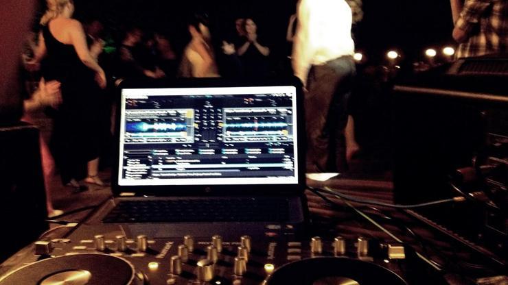 Fotoğrafçılar bu kez DJ kabinine giriyor