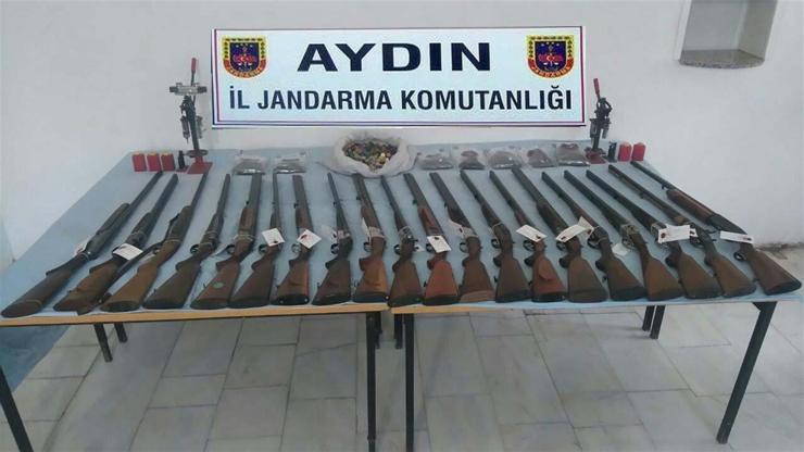 Evinden cephanelik çıktı