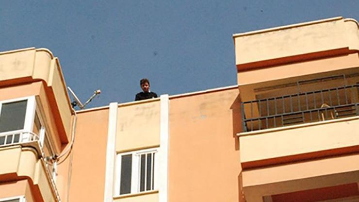 Önce yardım çığlığı duyuldu, sonra 10 katlı binadan düştü