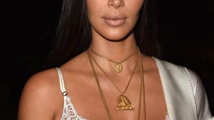 Kim Kardashian çırılçıplak erişte yedi