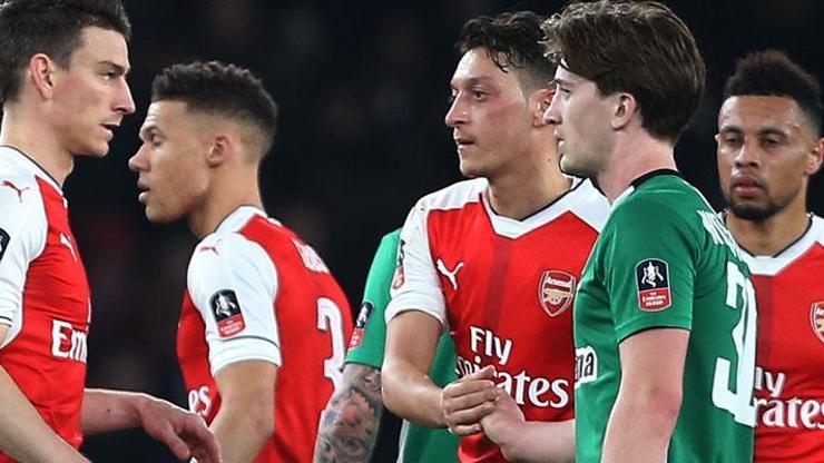 Arsenal 5 attı turladı