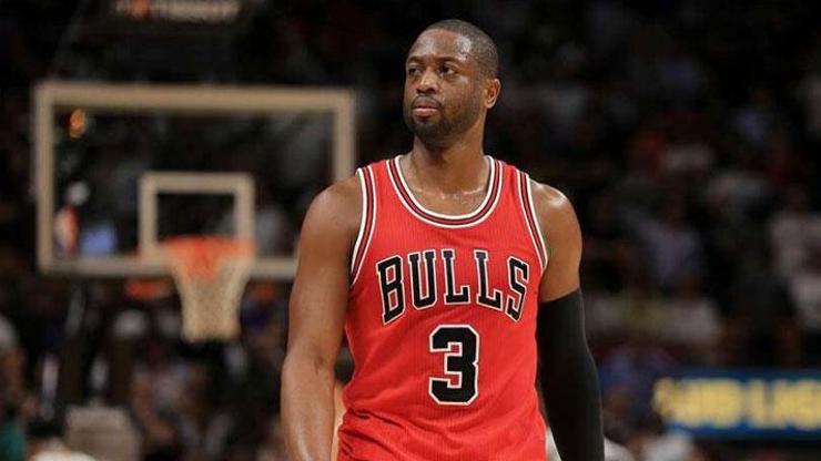 Dwyane Wade sezonu kapattı