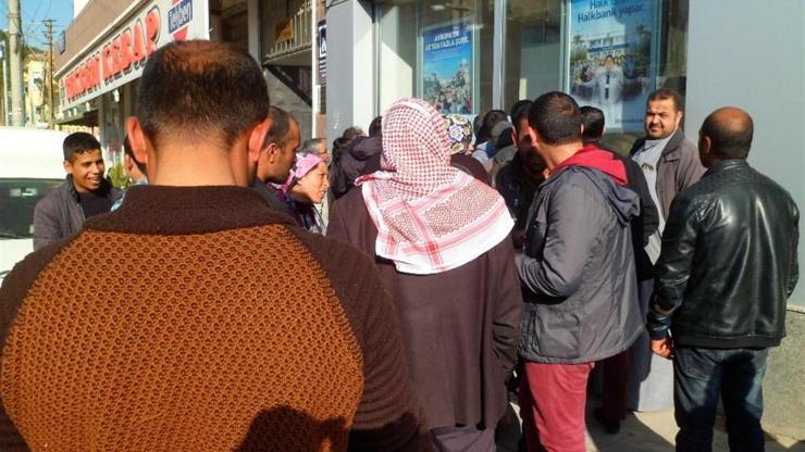 Suriyelilere bankamatik kartı