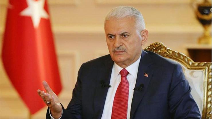 Başbakan Binali Yıldırım sanatçılarla bir araya geldi