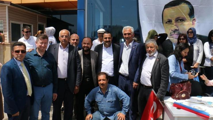 Erdoğan ile aynı gün AK Partiye üye oldular