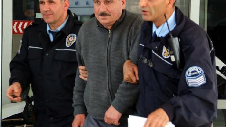 Camide müezzine bıçaklı saldırı
