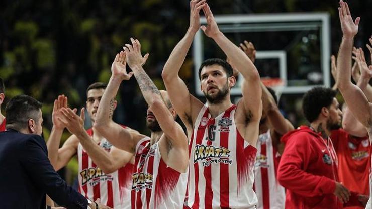 Olympiakos taraftarı maç heyecanına dayanamadı