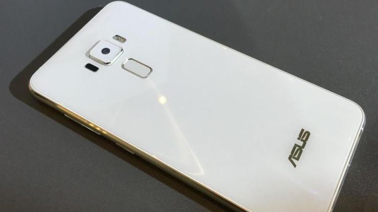 Asus X015D çarpıcı özellikleriyle dikkat çekiyor