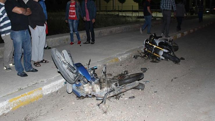 Motorsikletler çarpıştı, 2 ölü bir yaralı