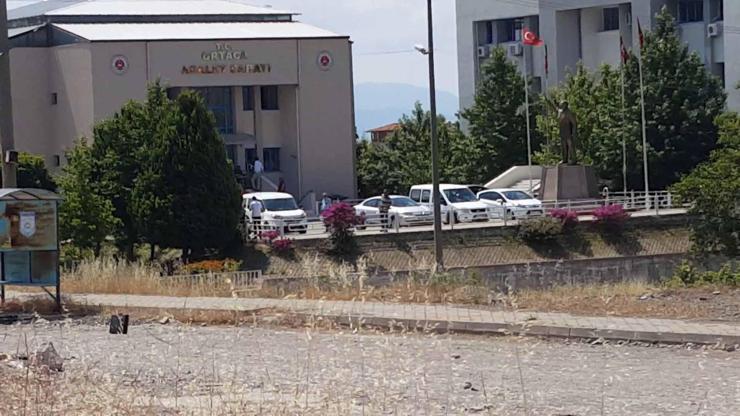 Avukatın unuttuğu evrak çantası paniğe neden oldu