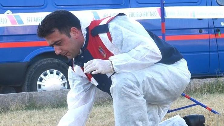 Boş arazide ölü bulundu.