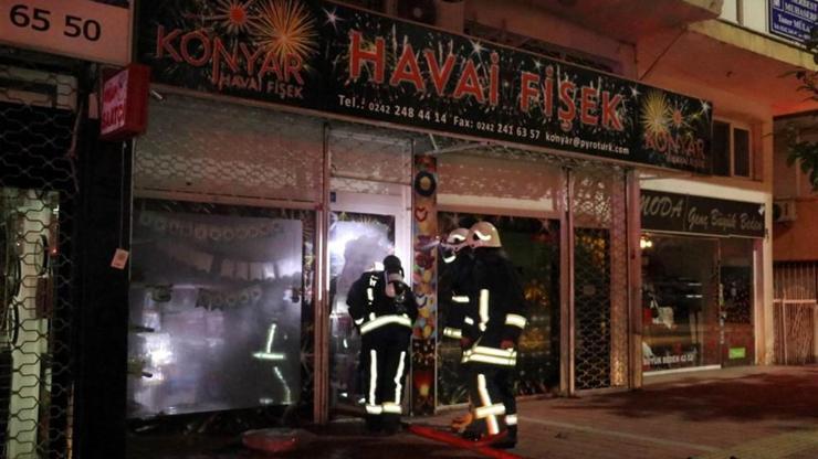 Havai fişek dükkanındaki yangında faciadan dönüldü