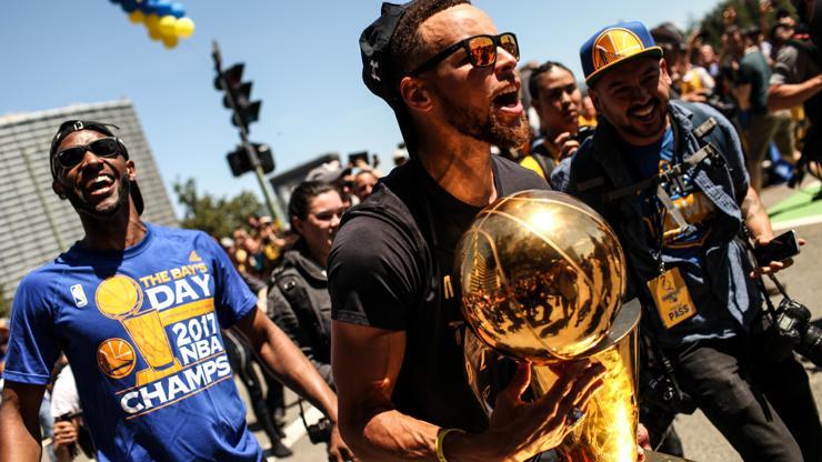 Golden State şampiyonluğu 1 milyon kişiyle kutladı