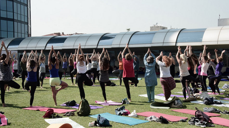 İstanbullular tüm dünyayla birlikte yoga yaptı