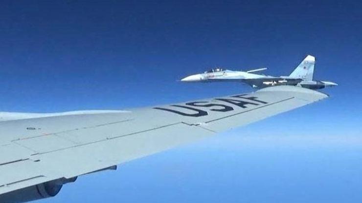 Rus jeti ABD savaş uçağının 1,5 metre uzağında
