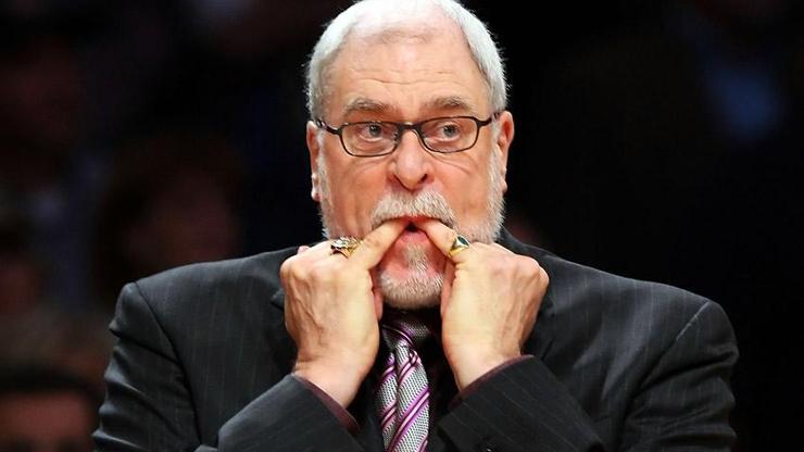 New York Knickste Phil Jacksonın sözleşmesi feshedildi