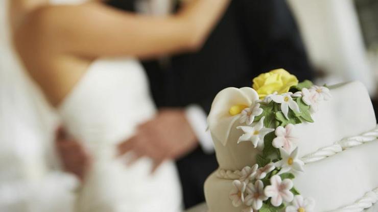 Gelin ve damat dahil 143 kişi düğün yemeğinden zehirlendi
