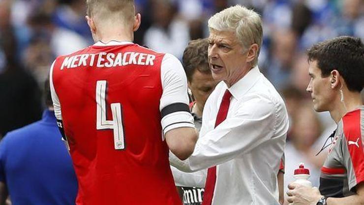 Arsenal Mertesackere ek iş buldu