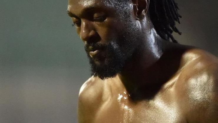 Adebayor: Türk oyunculardan daha fitim