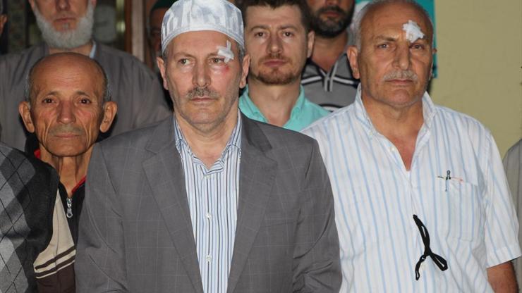Cami bahçesine maytap atan 4 kişi kendilerini uyaran imamı darp etti