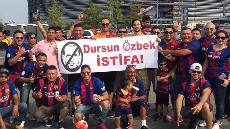 Dursun Özbek istifa pankartı açtılar