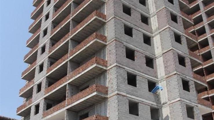 Adanada korkunç ölüm 14 katlı inşaatın damından düştü