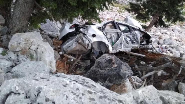 Antalyada otomobil şarampole devrildi: 2 ölü, 2 yaralı