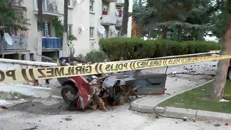 Ağaca çarpan araç iki gence mezar oldu