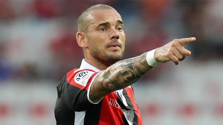 Sneijder Fransada ilk maçına çıktı