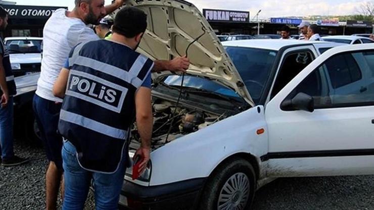 Polis oto pazarlarını didik didik aradı
