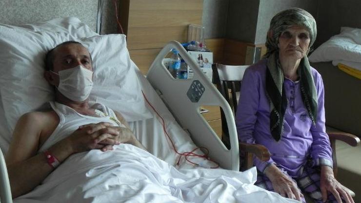 80 yaşındaki anne oğluna böbreğini verdi